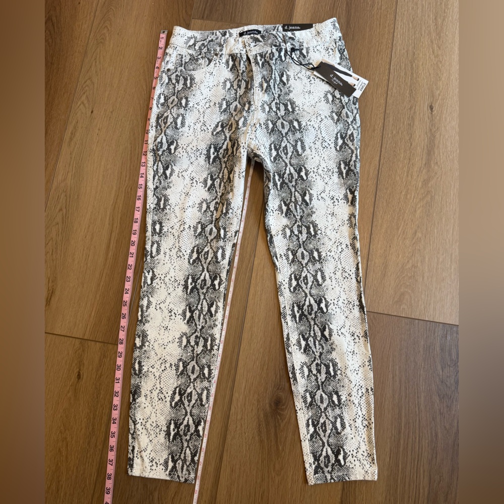d. jeans High Waist Black/white Snake skin Print Jeans